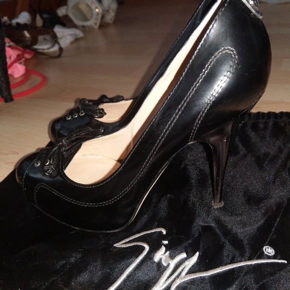 Sold Designer Giuseppe Zanotti Black Leather Pump Heels Size 6.5 - Picture 5 of 5